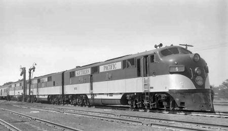 EMD E7 - Trains